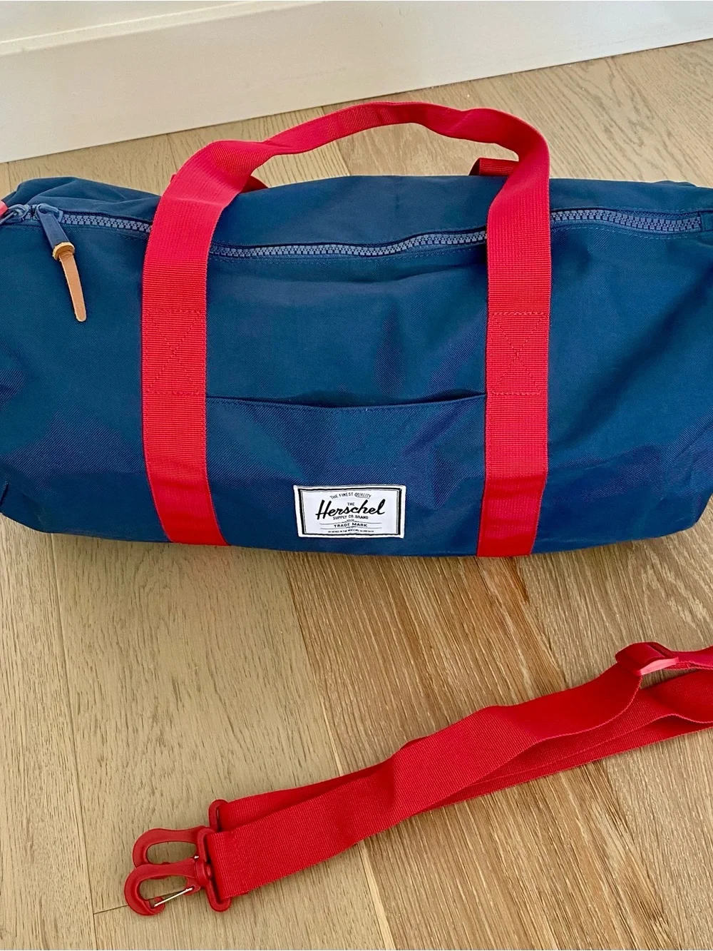 Herschel Sutton Mid-Volume Duffle Bag – Navy/Red – 28L